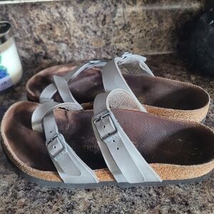 BIRKENSTOCK SILVER LEATHER SANDALS WOMENS SZ 37 EUC BUCKLES